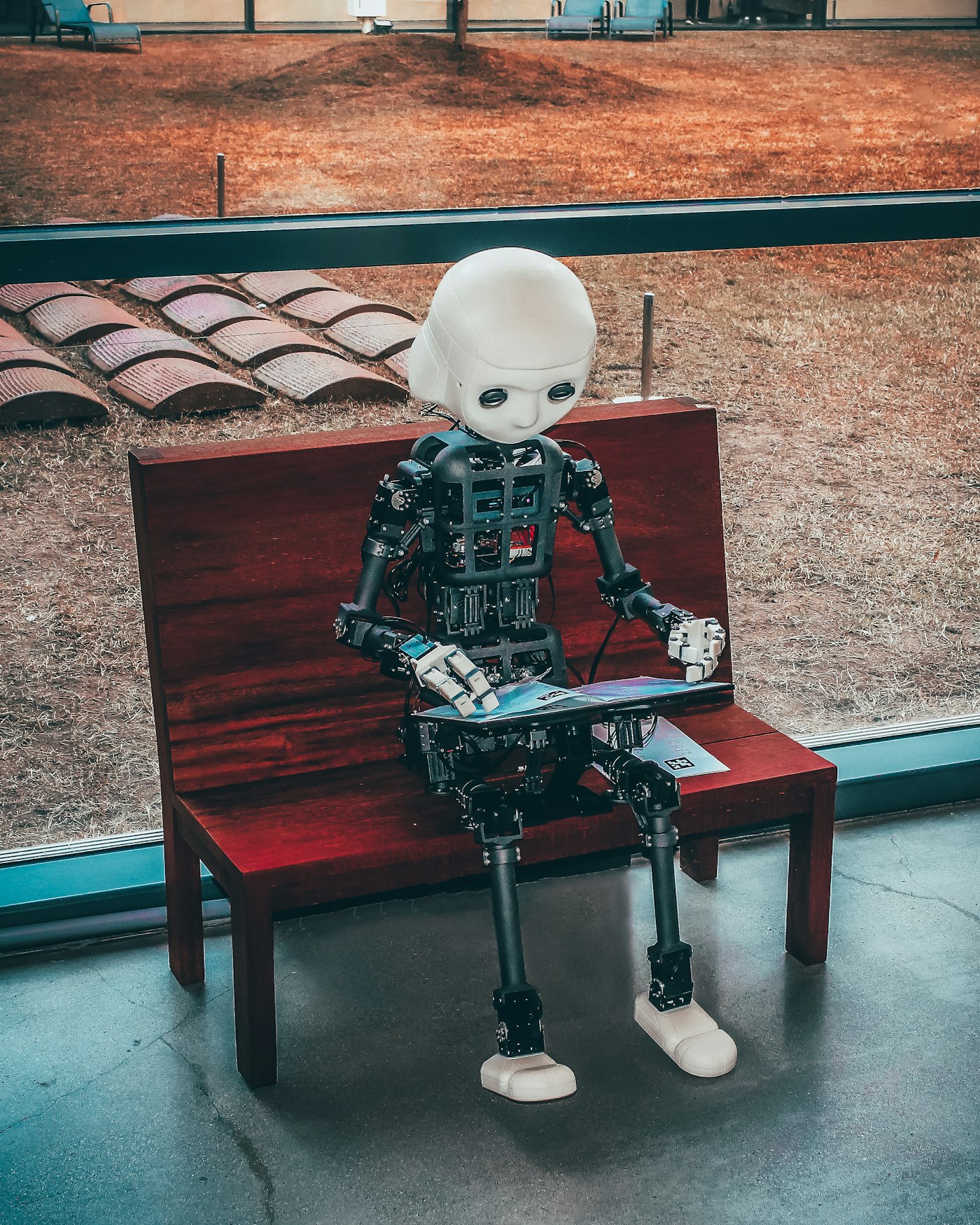 Robot con brazo articulado
